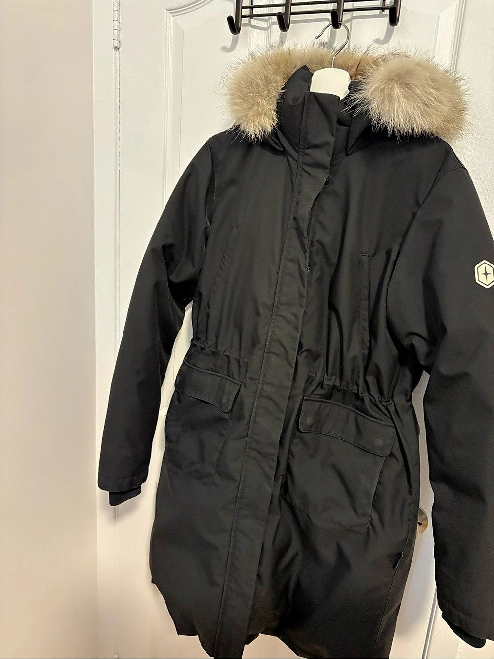 Quartz parka in black with removable fur on hood, size XXL